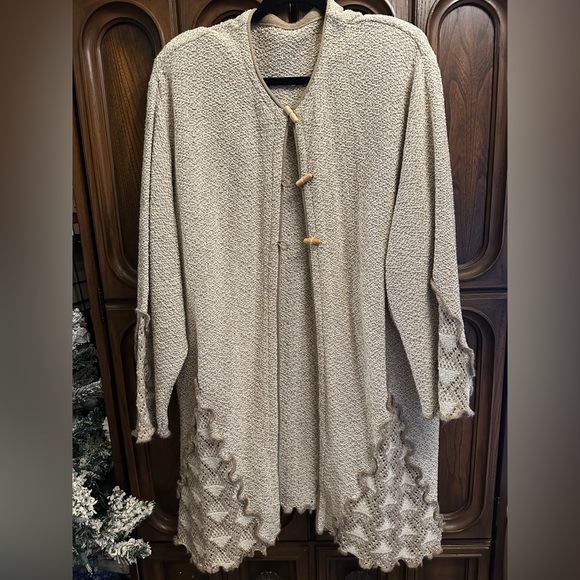 Vaytacha Sweaters - Elegant Cream Women's Sweater